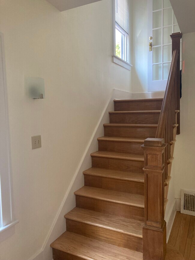 1057 Palmer Ave, Unit Second Floor in Schenectady, NY - Foto de edificio - Building Photo