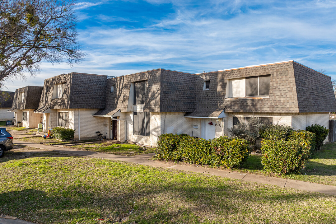 South Fork Townhomes in Fort Worth, TX - Building Photo