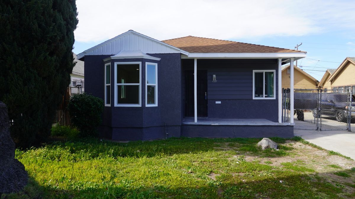 1327 W 89th St in Los Angeles, CA - Building Photo