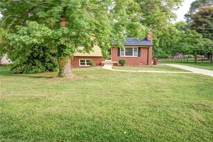 318 Collinwood Dr in Burlington, NC - Building Photo