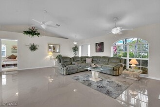 4307 Pelican Blvd in Cape Coral, FL - Foto de edificio - Building Photo