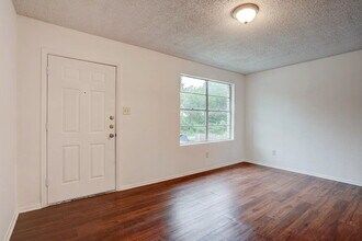 748 Martindale Rd in San Marcos, TX - Building Photo - Building Photo
