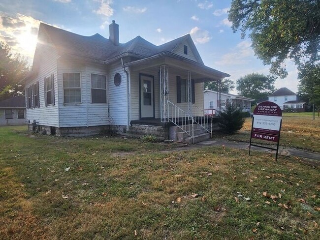 property at 908 S 17th St
