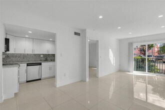 4705 NW 7th St in Miami, FL - Building Photo - Building Photo