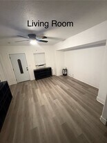 8022 S Willow St in French Camp, CA - Building Photo