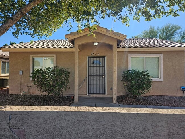 9628 N 13th St, Unit #2 in Phoenix, AZ - Foto de edificio - Building Photo