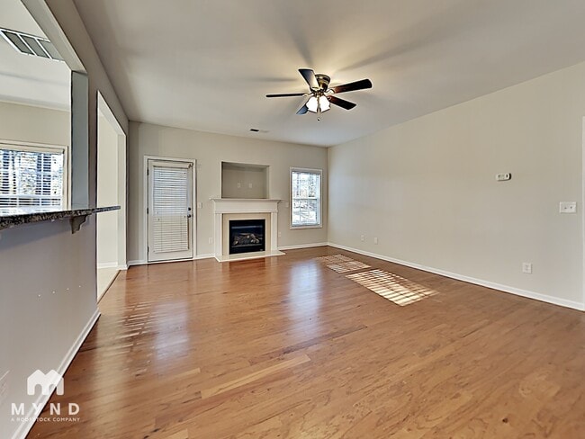 525 Vickers Ln in Locust Grove, GA - Foto de edificio - Building Photo