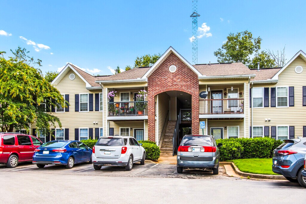 Hillside Square Apartments in Gainesville, GA