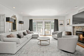 4 Mountain Laurel Dr in Greenwich, CT - Building Photo - Building Photo