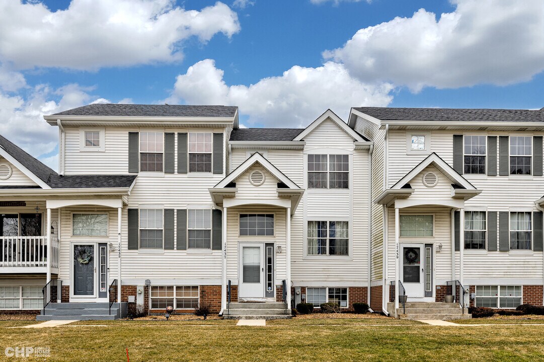 17437 Teton Ct in Lockport, IL - Building Photo