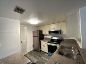 9877 Nob Hill Ct, Unit 9877 in Sunrise, FL - Building Photo