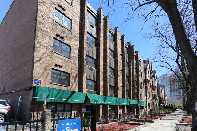 property at 663 W Wrightwood Ave