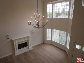 18232 Rosita St in Los Angeles, CA - Building Photo - Building Photo