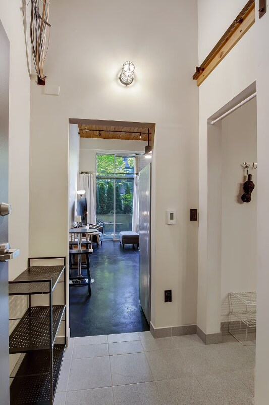 1812 19th Ave E, Unit 106 in Seattle, WA - Foto de edificio - Building Photo