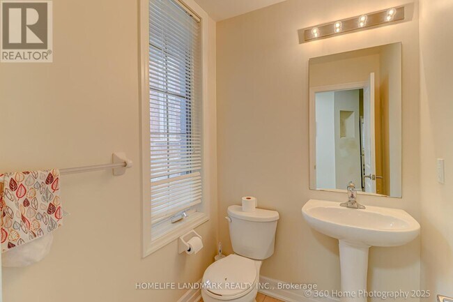 42 Robert Wilson Cres in Georgina, ON - Building Photo - Building Photo
