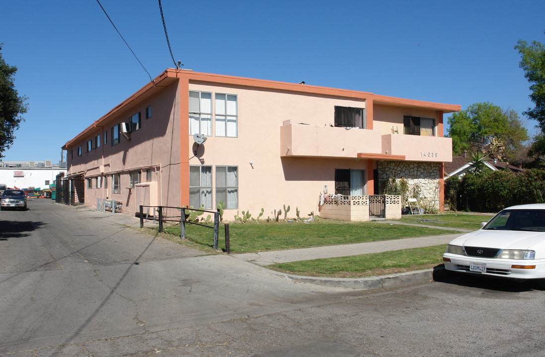 14039 Archwood St in Van Nuys, CA - Building Photo