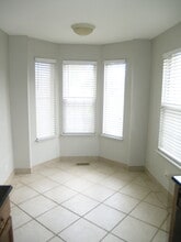290 Green Knoll Ln in Streamwood, IL - Building Photo - Building Photo