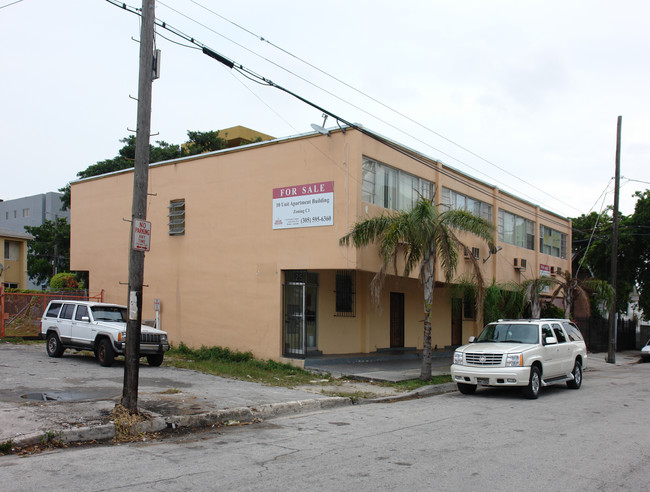 25 SW 19th Ave in Miami, FL - Building Photo - Building Photo