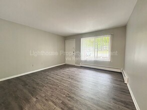 1350 Kendall St SE in Grand Rapids, MI - Foto de edificio - Building Photo