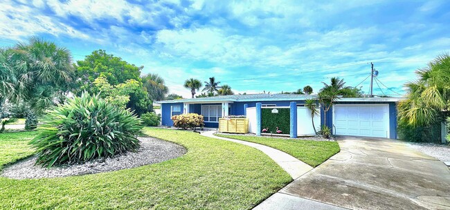 117 W Pasco Ln in Cocoa Beach, FL - Building Photo - Building Photo