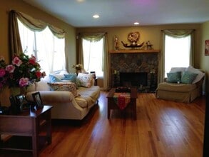 157 Little Plains Rd in Huntington, NY - Foto de edificio - Building Photo