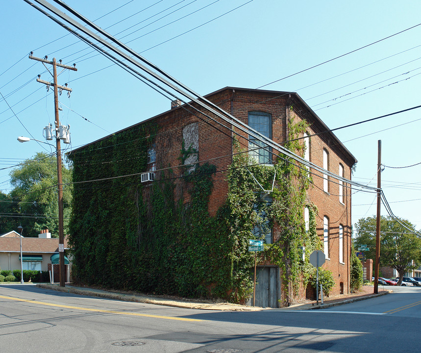 300 Brookstown Ave in Winston-Salem, NC - Building Photo