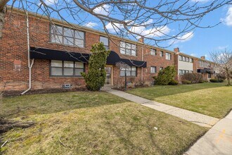 25707 Woodward Ave in Royal Oak, MI - Building Photo - Building Photo