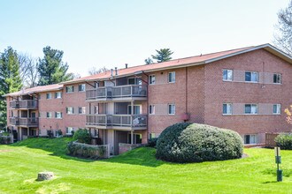 Clarke Manor in Baltimore, MD - Foto de edificio - Building Photo