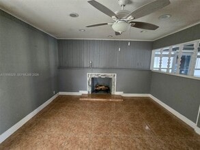 309 Masters Rd in Palm Springs, FL - Foto de edificio - Building Photo