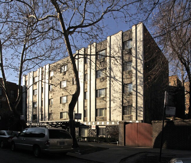Pine Grove in Chicago, IL - Building Photo - Building Photo