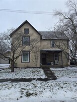 122 4th St NE in Strasburg, OH - Building Photo