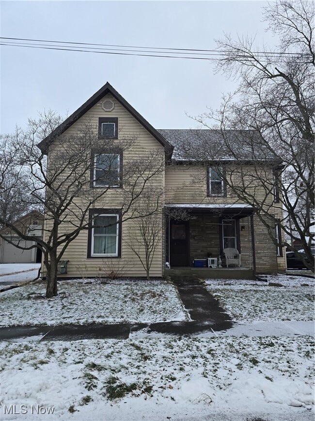 property at 122 4th St NE