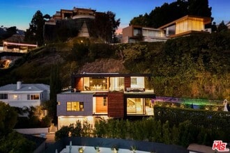 1331 Belfast Dr in Los Angeles, CA - Building Photo - Building Photo