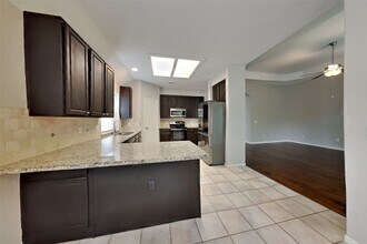 18 Vista Mill Pl in Spring, TX - Building Photo - Building Photo