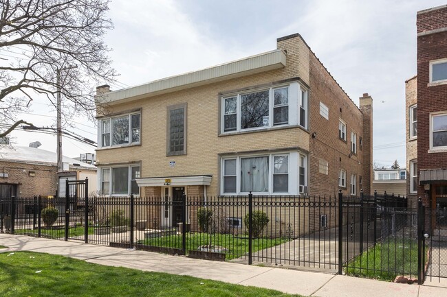 property at 4818 N St Louis Ave