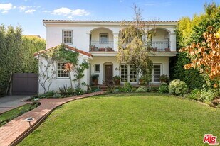 139 S Anita Ave in Los Angeles, CA - Building Photo