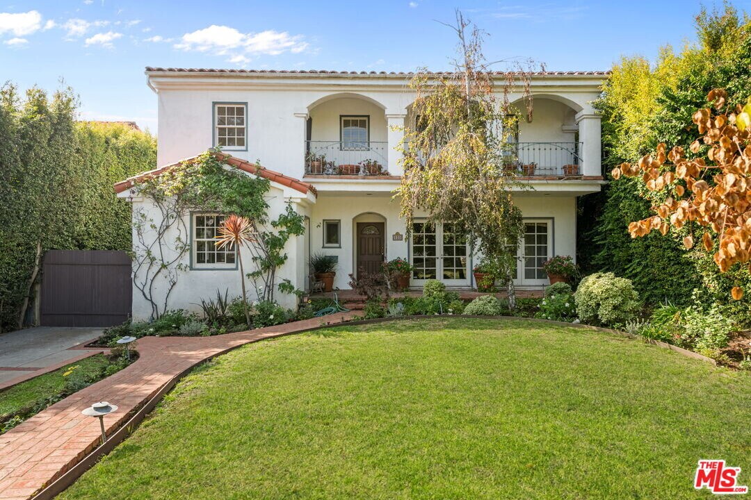 139 S Anita Ave in Los Angeles, CA - Building Photo