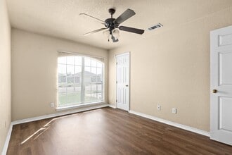 411 Atlas Ave in Killeen, TX - Building Photo - Building Photo