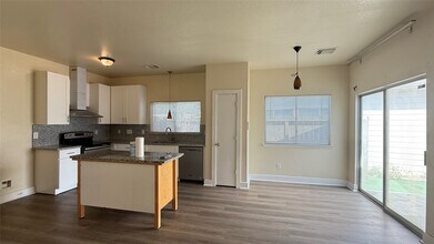 1615 Palcio Real Dr in Houston, TX - Building Photo - Building Photo