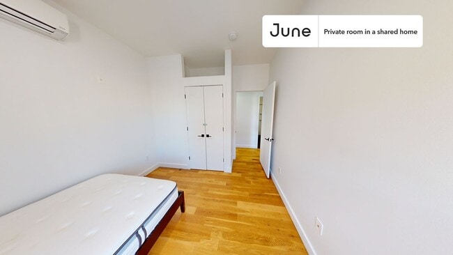 Room in Shared 5 bed/3 bath home in Queens, NY - Building Photo - Building Photo