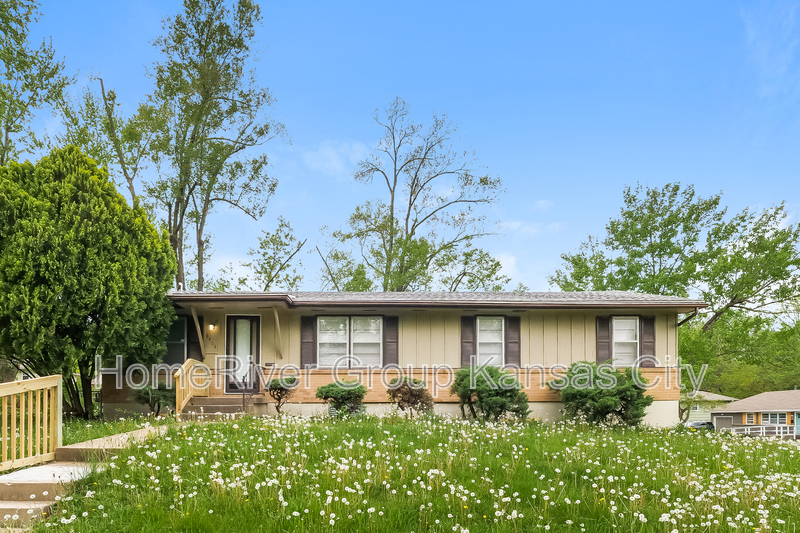 8402 Ford Ave in Raytown, MO - Building Photo