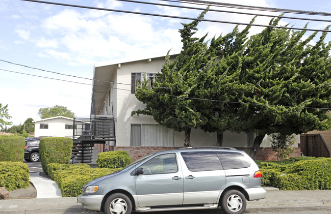 Marina Vista in San Leandro, CA - Building Photo - Building Photo