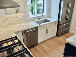 70 Seminary St in New Canaan, CT - Building Photo - Building Photo