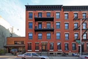 203 Luquer St in Brooklyn, NY - Building Photo