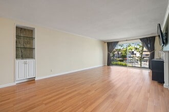 200 McNeil Ln in Newport Beach, CA - Building Photo - Building Photo