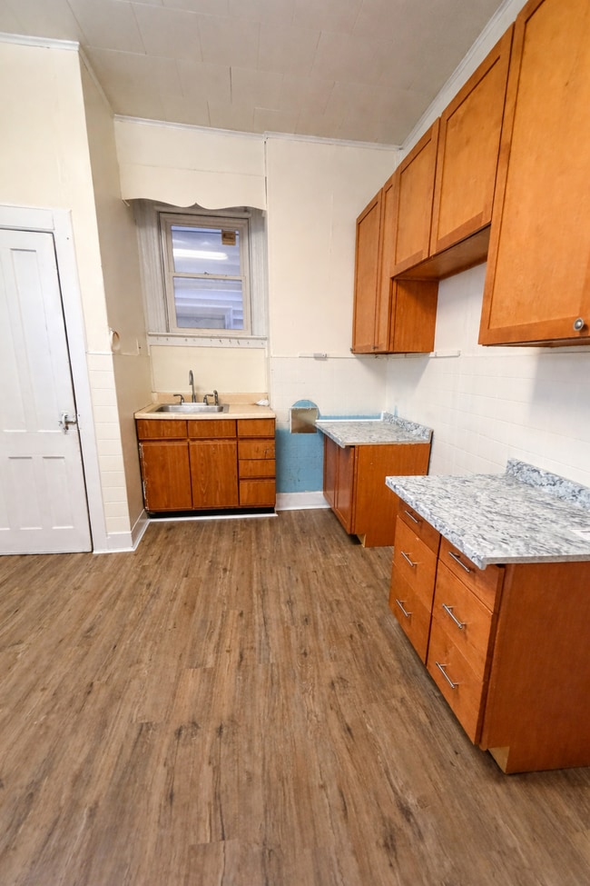 166 5th Ave, Unit 1 in Troy, NY - Building Photo - Building Photo