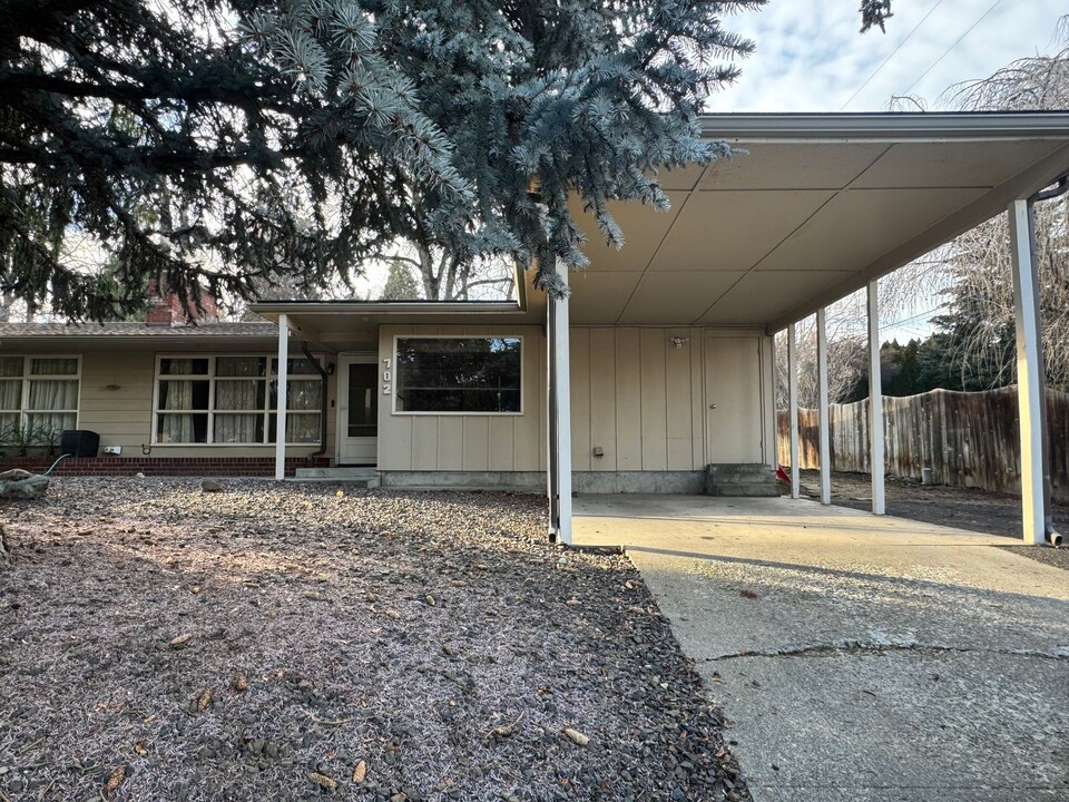 702 S 20th Ave in Yakima, WA - Building Photo