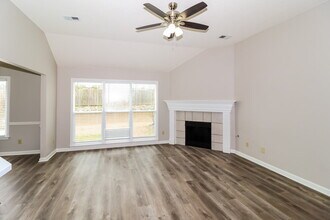 9355 Helmsley Dr in Cordova, TN - Building Photo - Building Photo