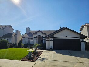 2787 E Pryor Dr in Fresno, CA - Foto de edificio - Building Photo