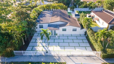 17650 NE 19th Ave in North Miami Beach, FL - Building Photo - Building Photo